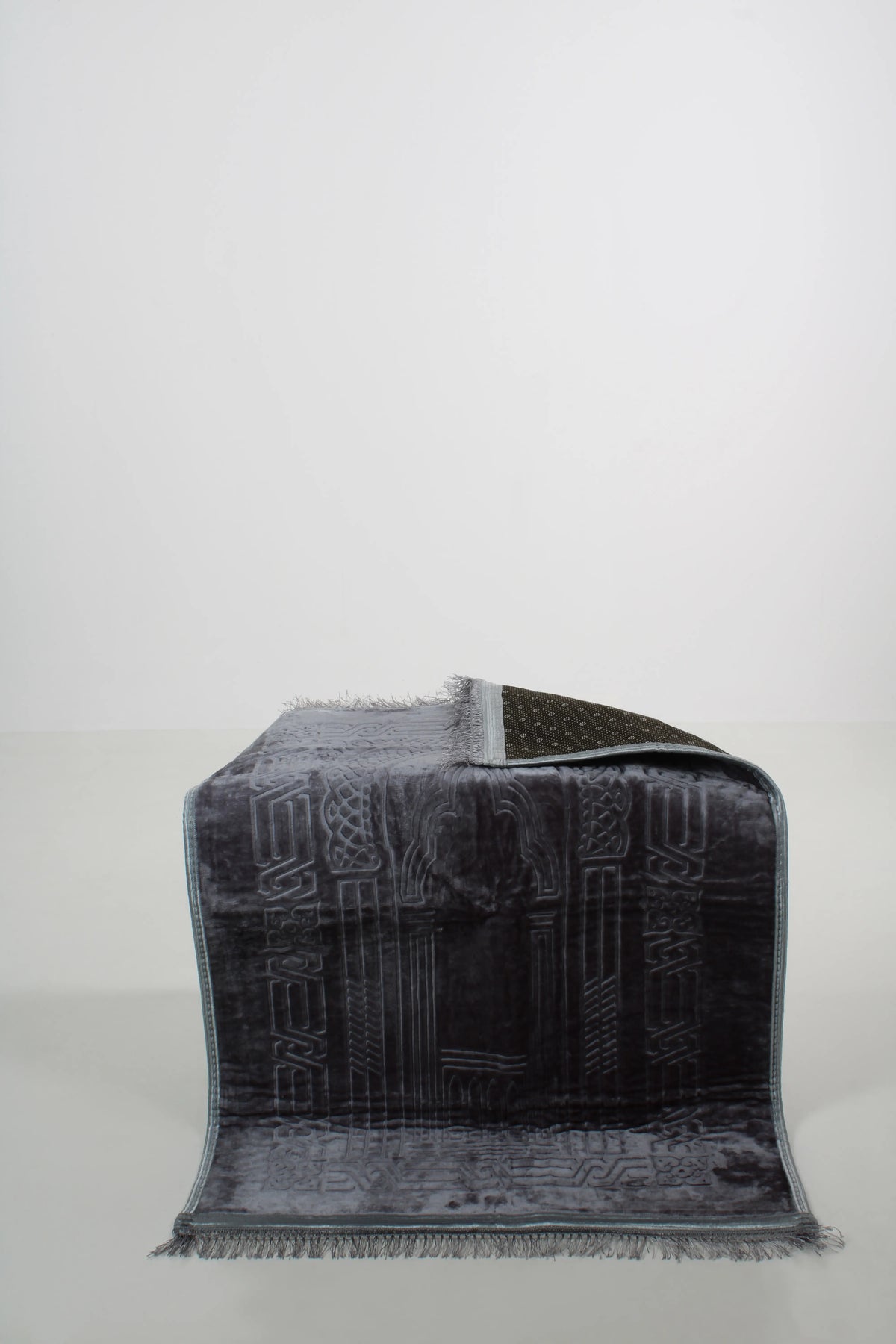 Bonneteppe-prayer-mat-gra-Qamar-2